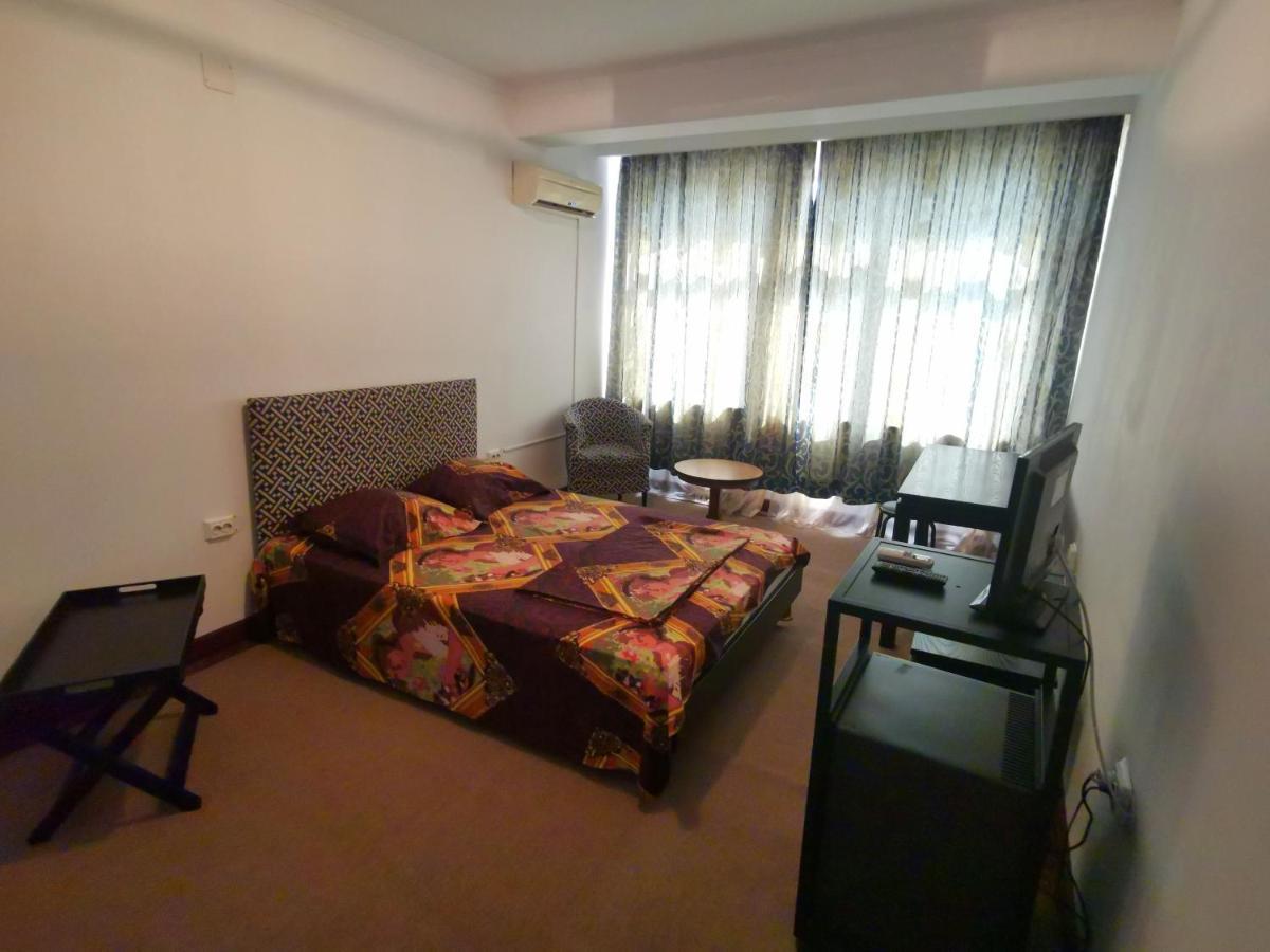 Hotel Dinastia Piteşti Dış mekan fotoğraf