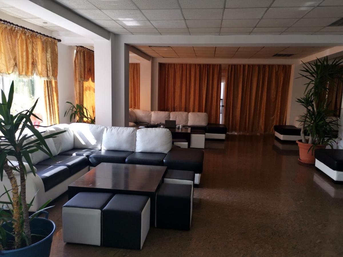 Hotel Dinastia Piteşti Dış mekan fotoğraf