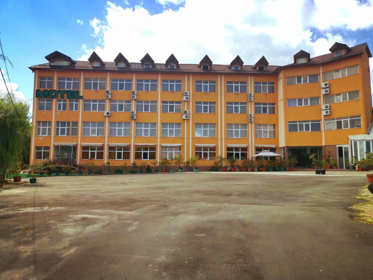 Hotel Dinastia Piteşti Dış mekan fotoğraf