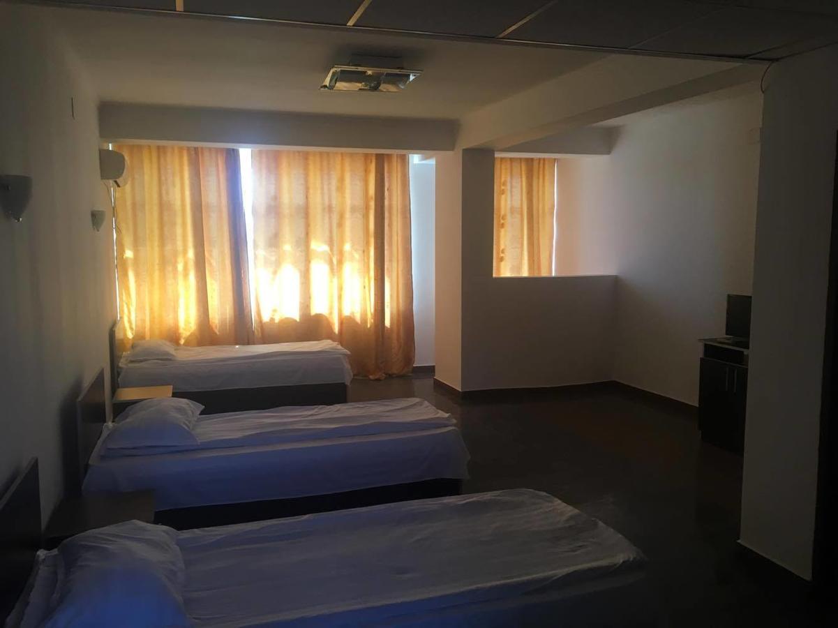 Hotel Dinastia Piteşti Dış mekan fotoğraf