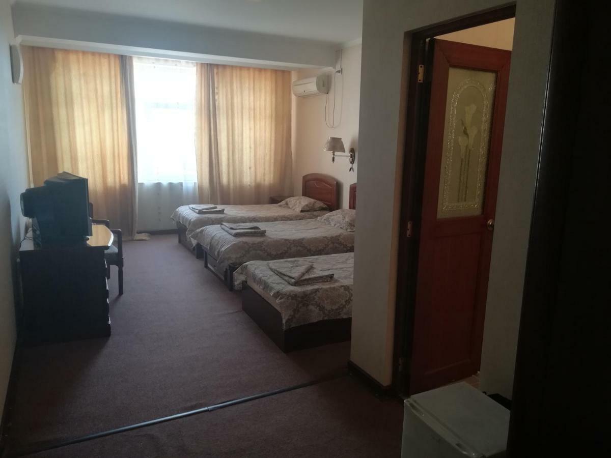 Hotel Dinastia Piteşti Dış mekan fotoğraf